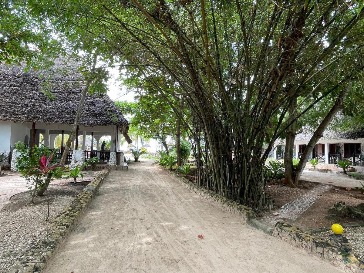 Mambo Ocean Resort プワニ・チャンガーニ エクステリア 写真