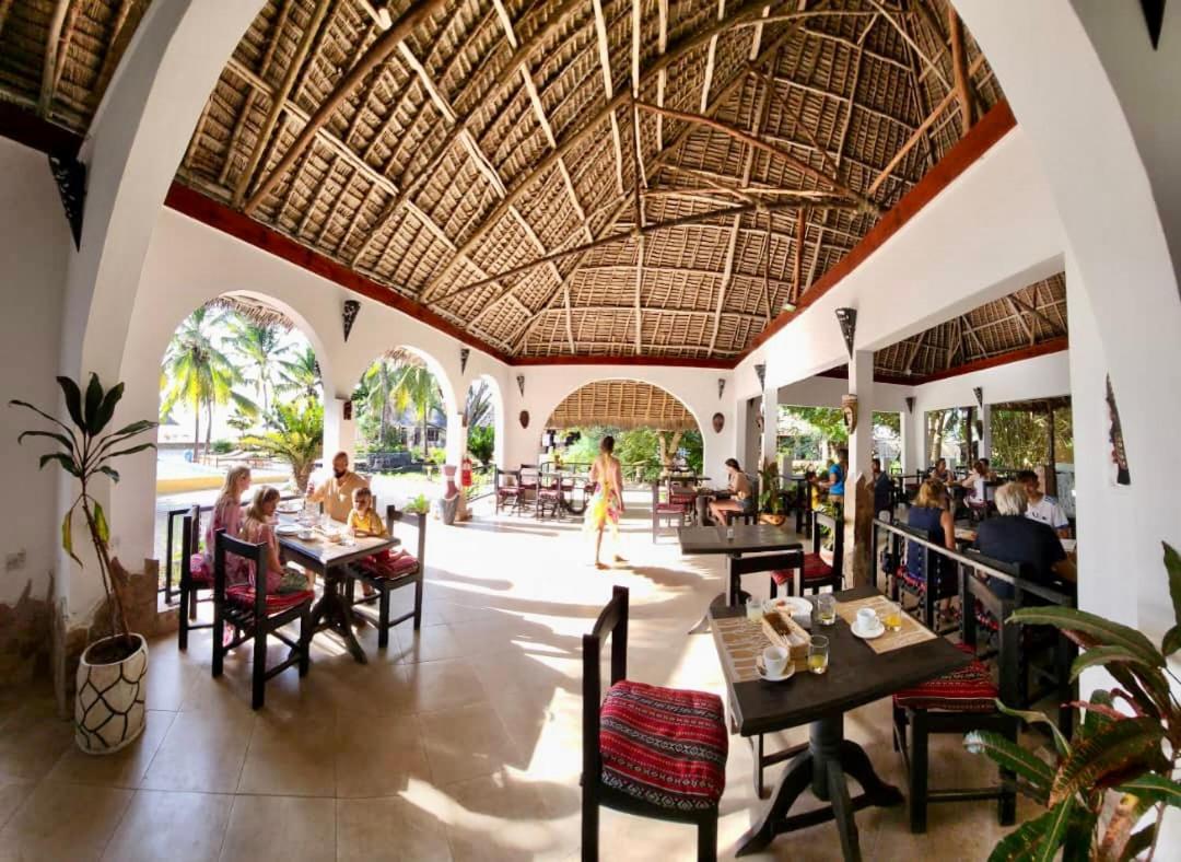 Mambo Ocean Resort プワニ・チャンガーニ エクステリア 写真
