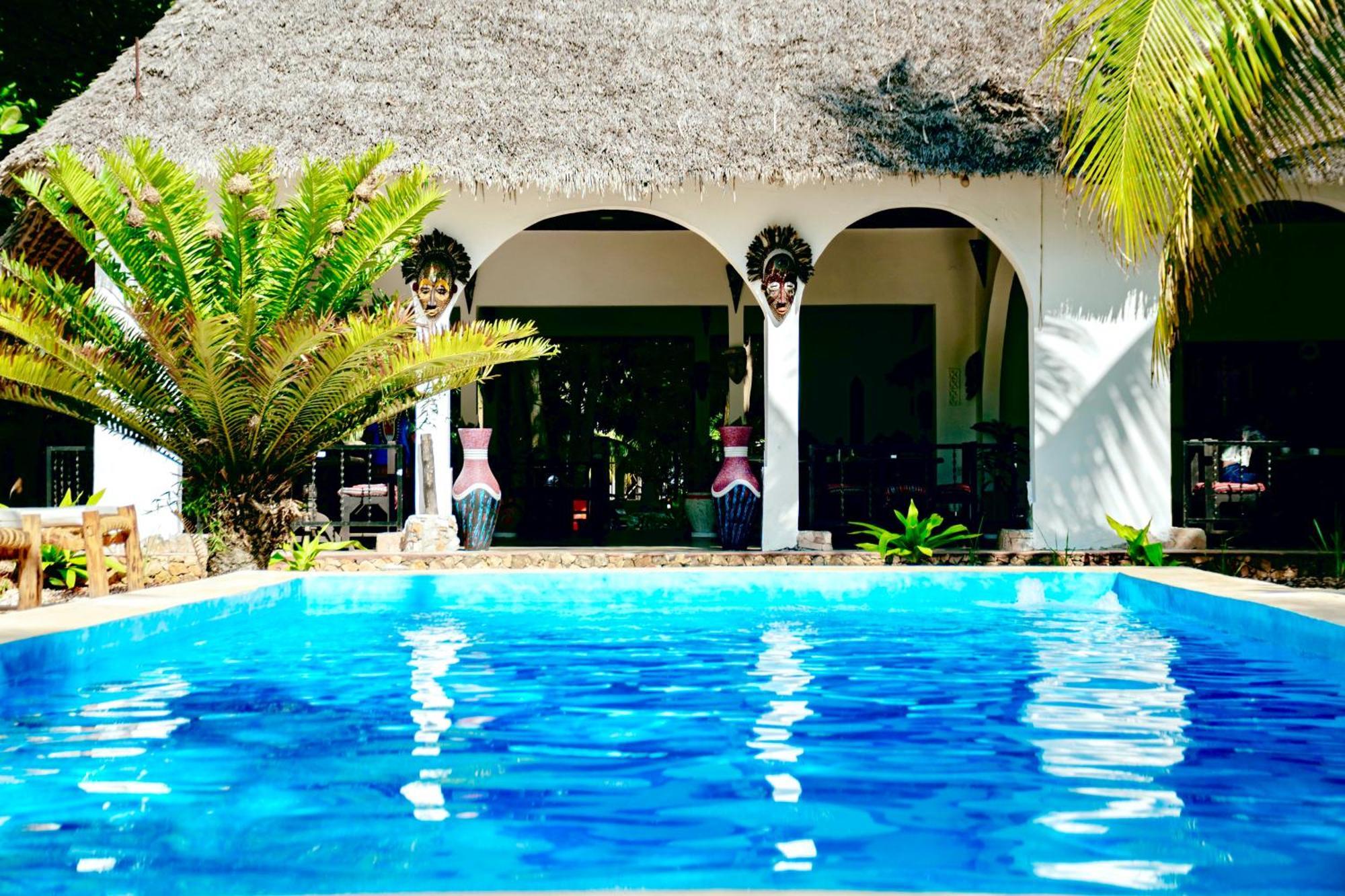 Mambo Ocean Resort プワニ・チャンガーニ エクステリア 写真