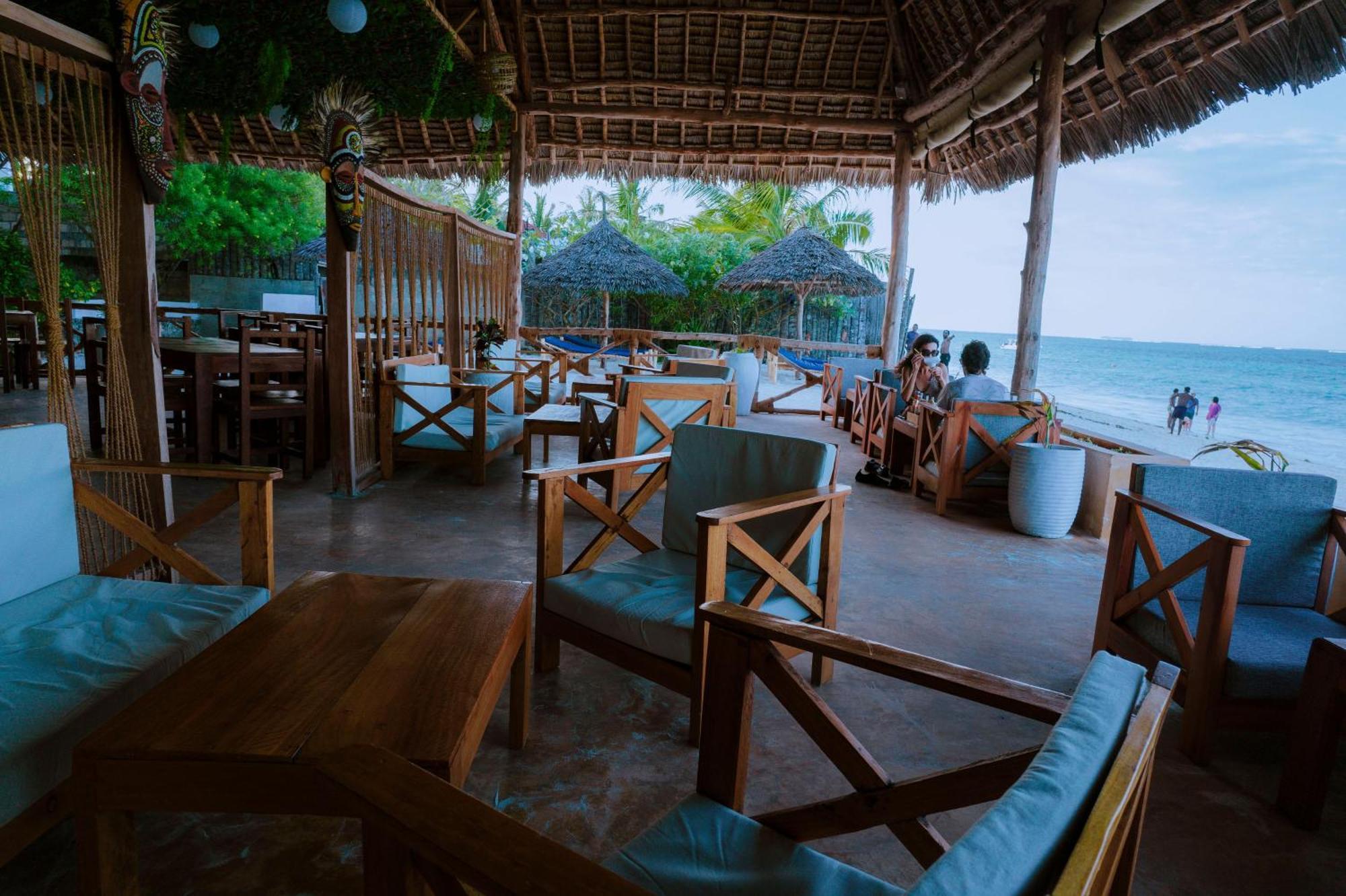 Mambo Ocean Resort プワニ・チャンガーニ エクステリア 写真