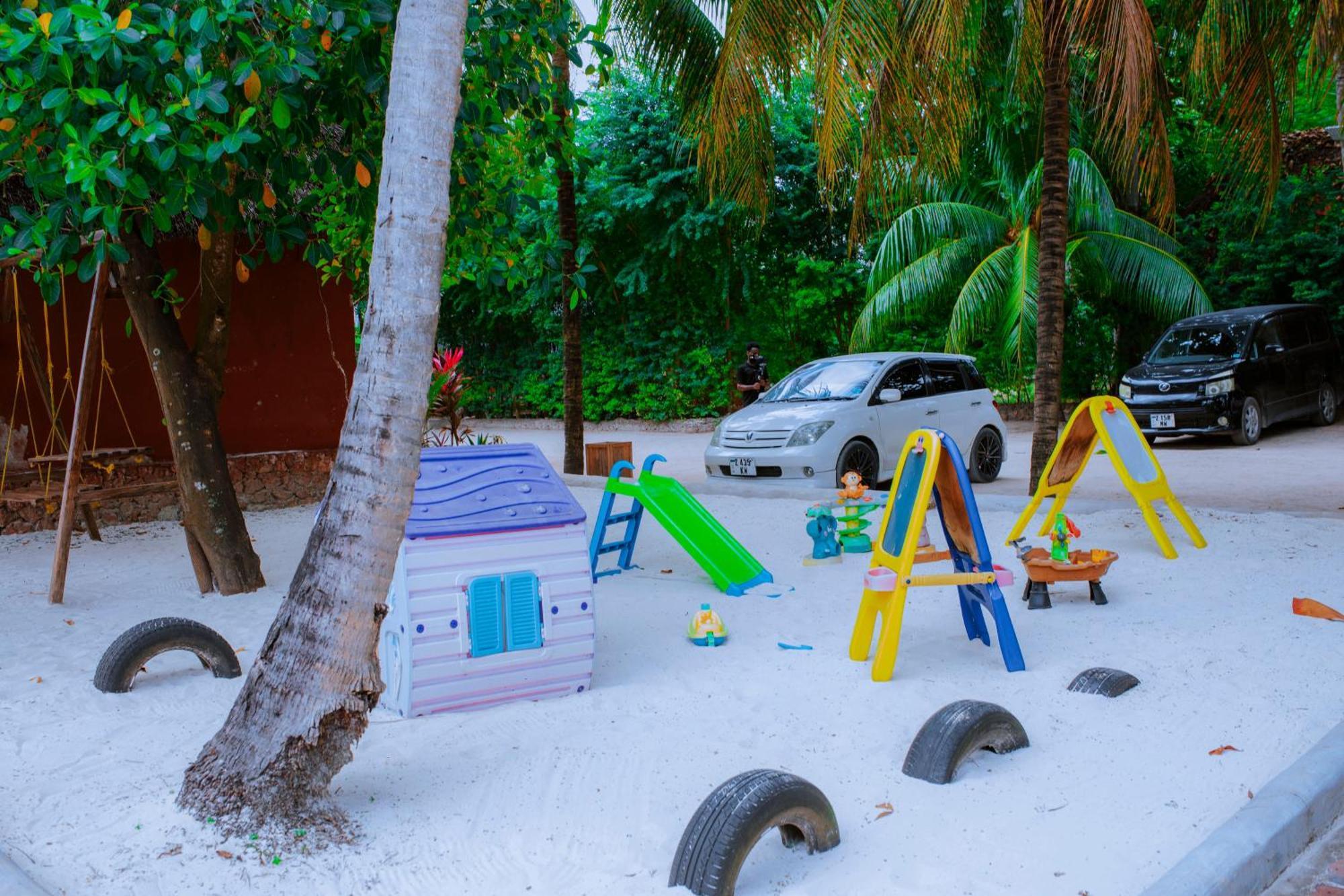 Mambo Ocean Resort プワニ・チャンガーニ エクステリア 写真