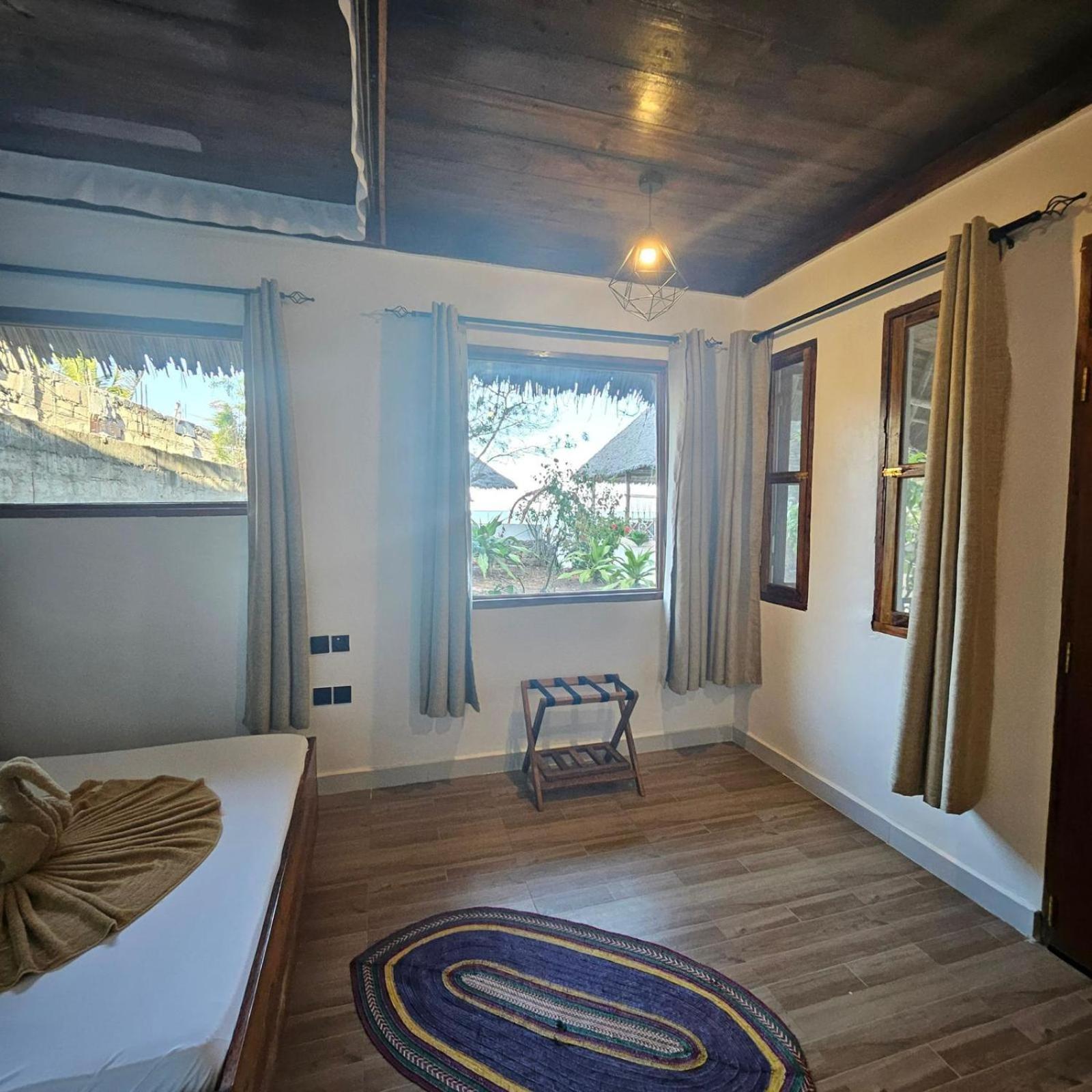 Mambo Ocean Resort プワニ・チャンガーニ エクステリア 写真